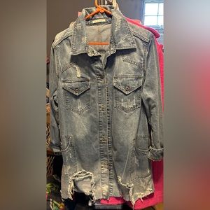 Veveret longer denim shacket jacket distressed medium